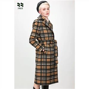 Fad Glún na mBan Seiceáil Cótaí Geimhridh le Crios